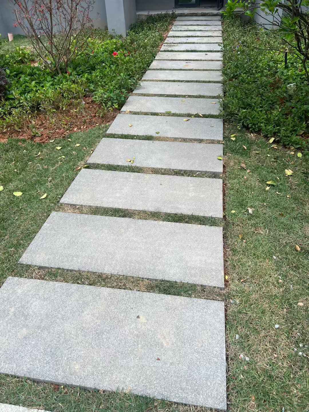 武威 芝麻黑小区踏步、汀步石铺装效果